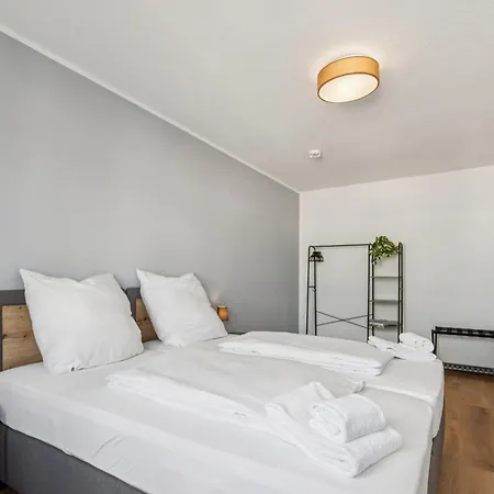 90qm, 3br, Balkon, Naehe Phantasialand Apartment *