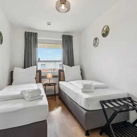 90qm, 3br, Balkon, Naehe Phantasialand Apartment *