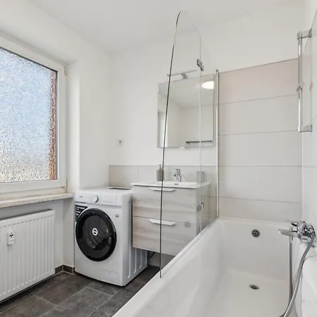 90qm, 3br, Balkon, Naehe Phantasialand Apartment